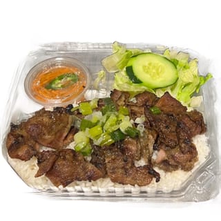 47. Pork shish kebab over rice - thịt heo nướng